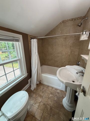 360 Griswold Street, Glastonbury, CT 06033