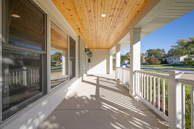 742 Ridgeview Street, Downers Grove, IL 60516