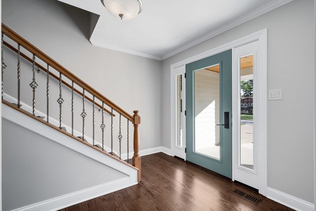 742 Ridgeview Street, Downers Grove, IL 60516