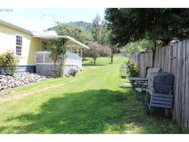 467 CINDY St, Myrtle Creek, OR 97457