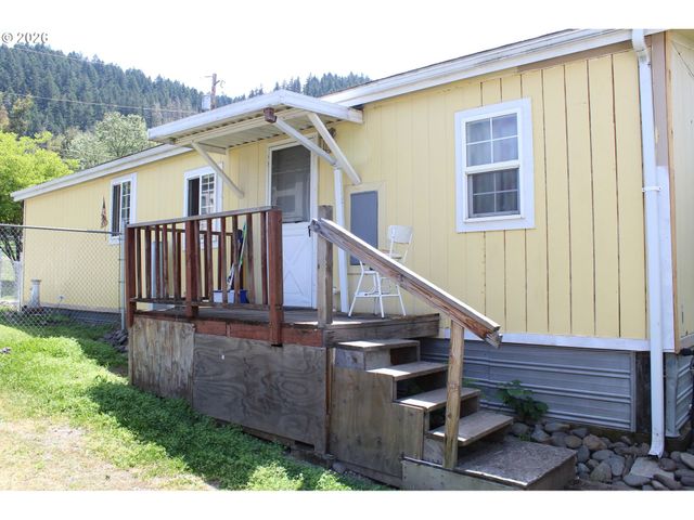 467 CINDY St, Myrtle Creek, OR 97457