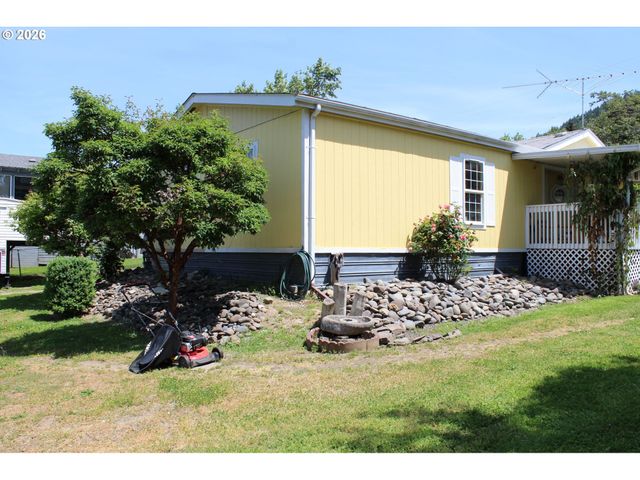 467 CINDY St, Myrtle Creek, OR 97457