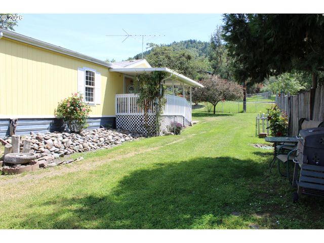 467 CINDY St, Myrtle Creek, OR 97457