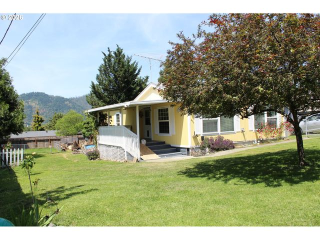 467 CINDY St, Myrtle Creek, OR 97457
