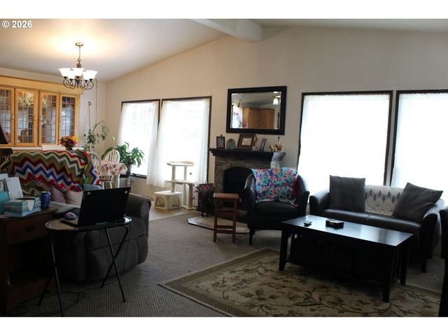 467 CINDY St, Myrtle Creek, OR 97457