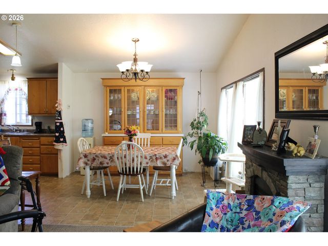 467 CINDY St, Myrtle Creek, OR 97457