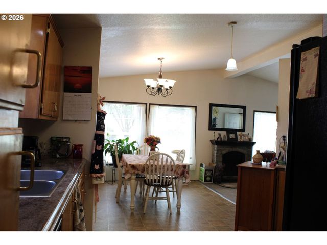 467 CINDY St, Myrtle Creek, OR 97457