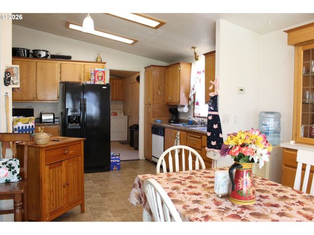 467 CINDY St, Myrtle Creek, OR 97457