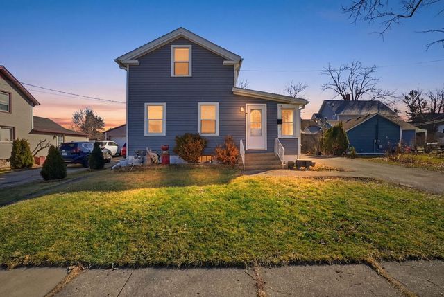 110 N Seminary Avenue, Woodstock, IL 60098