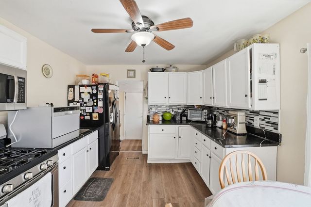 110 N Seminary Avenue, Woodstock, IL 60098