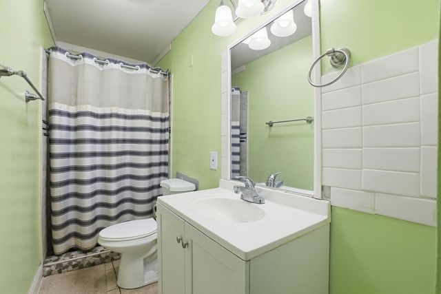 110 N Seminary Avenue, Woodstock, IL 60098