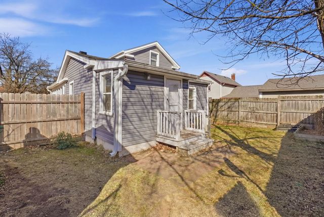 110 N Seminary Avenue, Woodstock, IL 60098