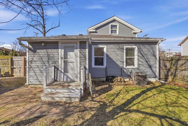 110 N Seminary Avenue, Woodstock, IL 60098