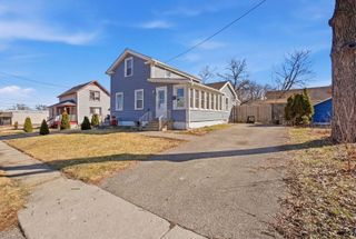 110 N Seminary Avenue, Woodstock, IL 60098