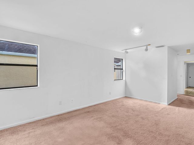 1045 NW 18th Avenue, Delray Beach, FL 33445