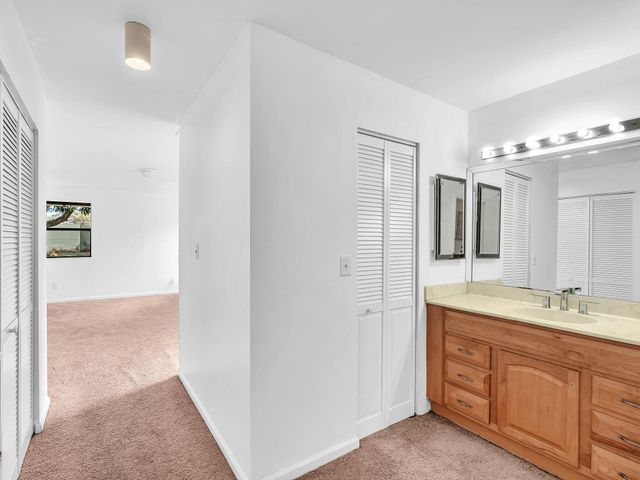 1045 NW 18th Avenue, Delray Beach, FL 33445