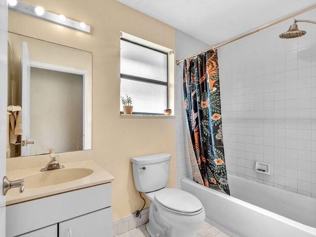 1045 NW 18th Avenue, Delray Beach, FL 33445