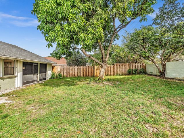 1045 NW 18th Avenue, Delray Beach, FL 33445