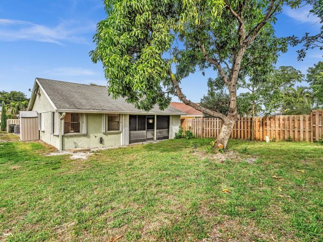 1045 NW 18th Avenue, Delray Beach, FL 33445