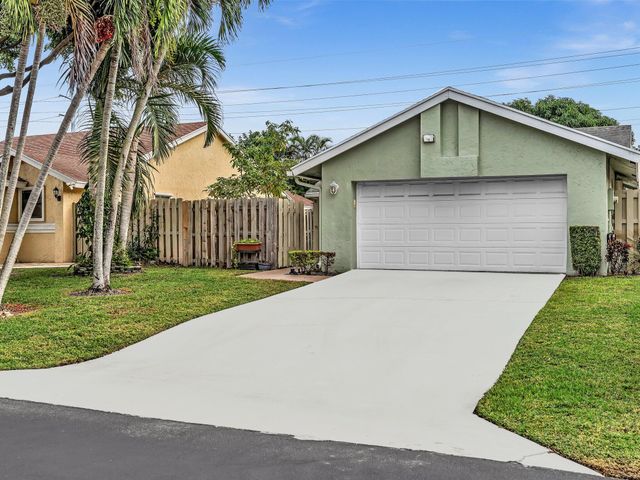 1045 NW 18th Avenue, Delray Beach, FL 33445