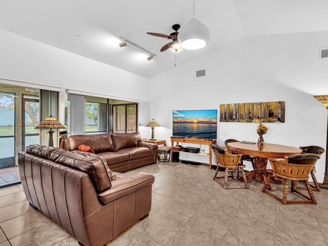 1045 NW 18th Avenue, Delray Beach, FL 33445