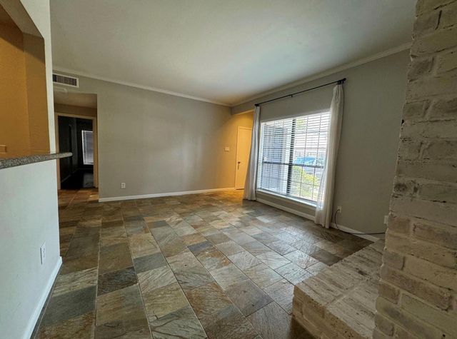 2001 Bering Drive 7E, Houston, TX 77057