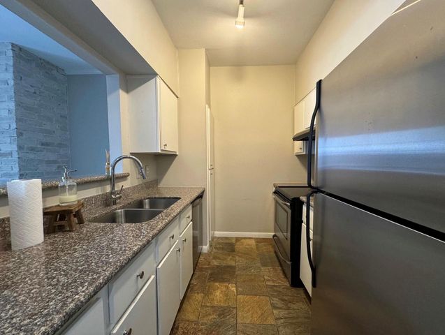 2001 Bering Drive 7E, Houston, TX 77057