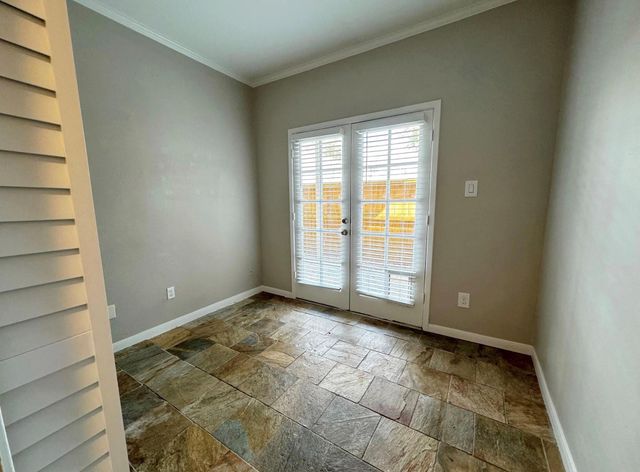 2001 Bering Drive 7E, Houston, TX 77057