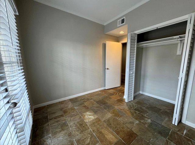 2001 Bering Drive 7E, Houston, TX 77057