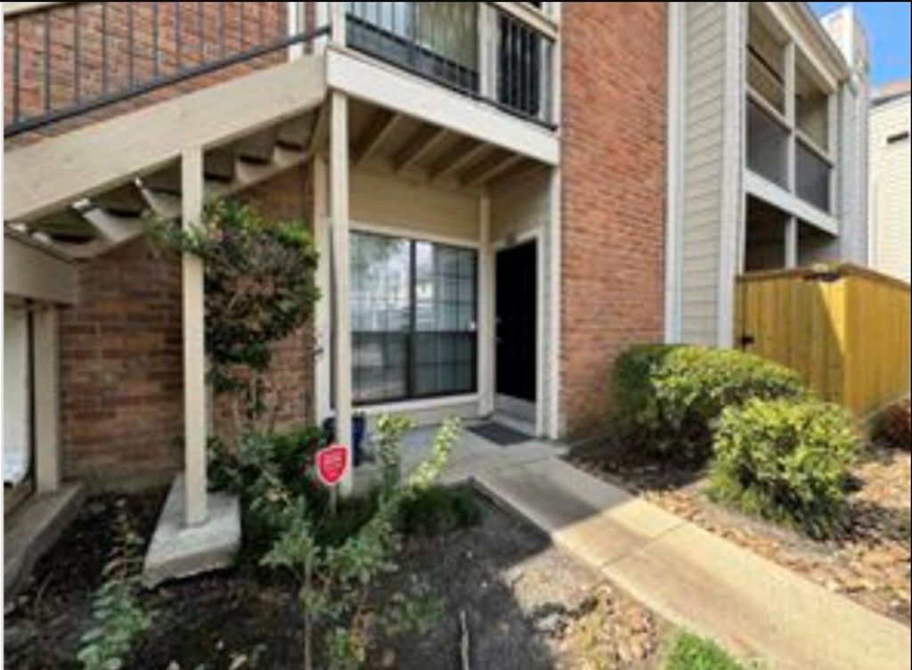 2001 Bering Drive 7E, Houston, TX 77057