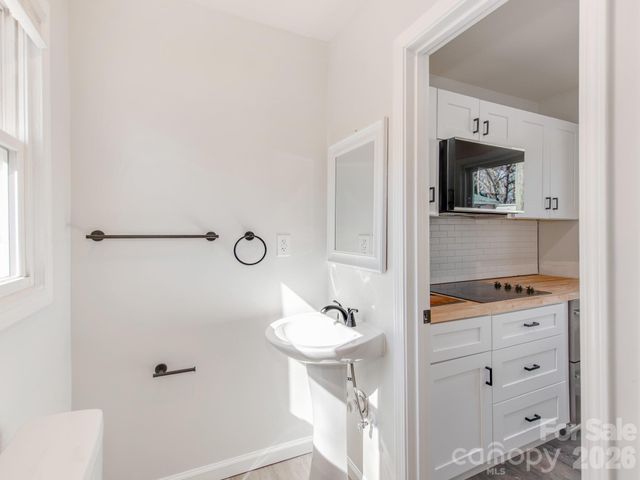 2948 Coronet Way, Charlotte, NC 28208