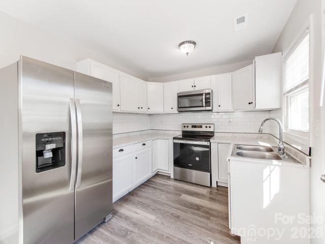 2948 Coronet Way, Charlotte, NC 28208