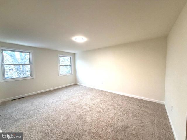 8 ROYAL CT, Willingboro, NJ 08046