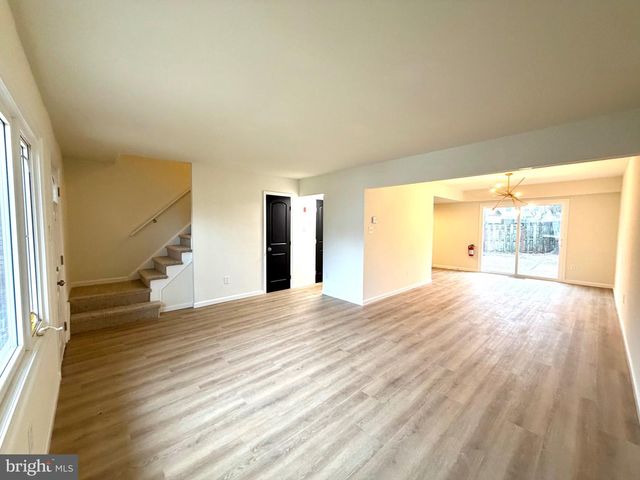 8 ROYAL CT, Willingboro, NJ 08046