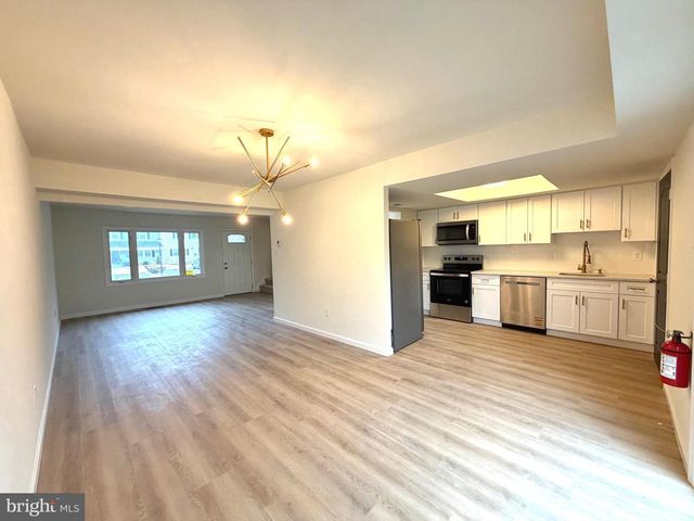 8 ROYAL CT, Willingboro, NJ 08046