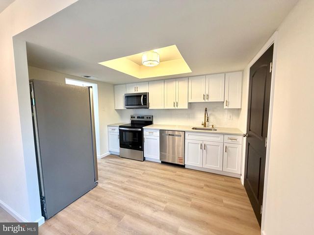 8 ROYAL CT, Willingboro, NJ 08046