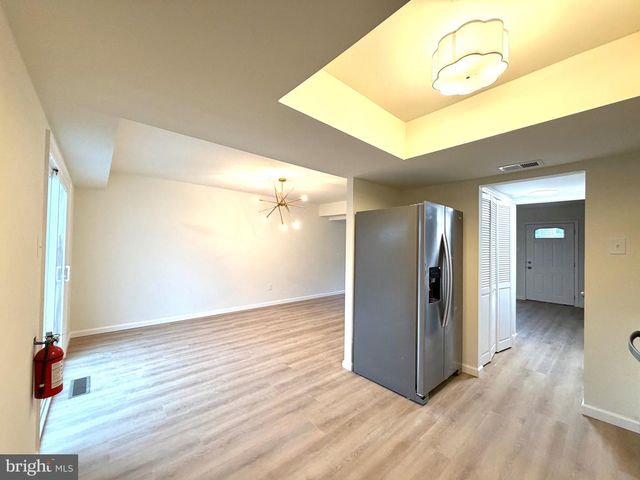 8 ROYAL CT, Willingboro, NJ 08046