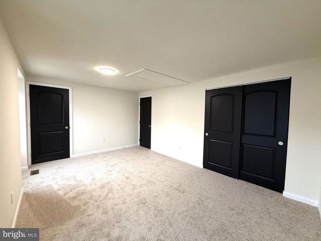 8 ROYAL CT, Willingboro, NJ 08046