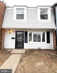 8 ROYAL CT, Willingboro, NJ 08046