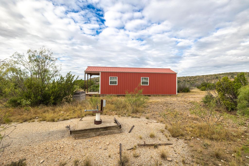 Image 6 of property listing at 2165 Chisholm Road, Ozona, TX 76943