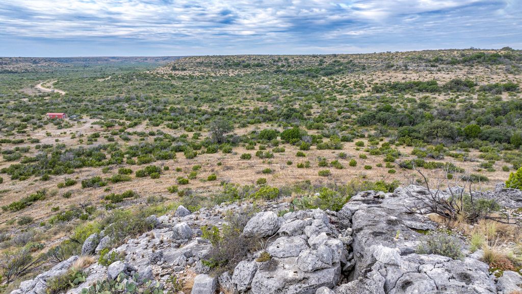 Image 7 of property listing at 2165 Chisholm Road, Ozona, TX 76943