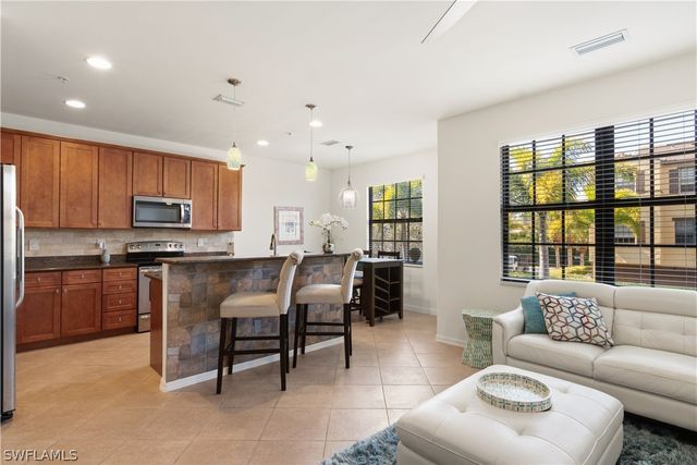 8993 Cambria CIR 1907, Naples, FL 34113