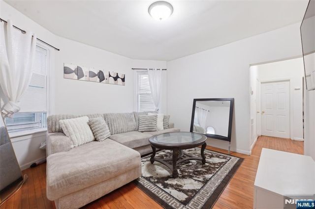 21 18th Street, East Orange, NJ 07017