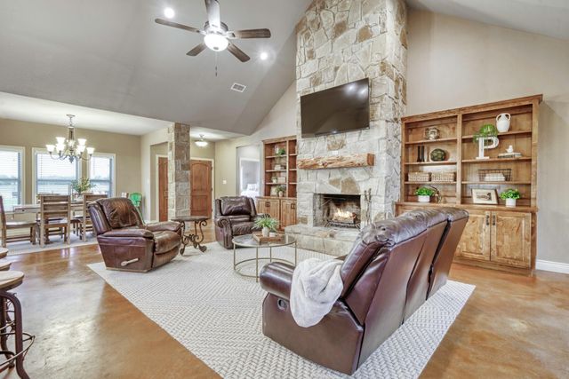 2792 County Road 145, Bedias, TX 77831