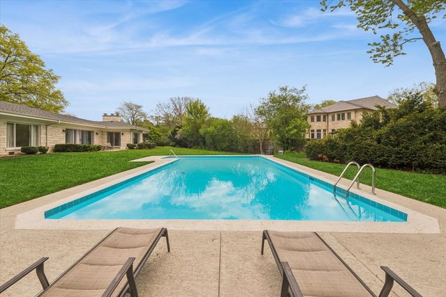 14 Winfield Circle, Northfield, IL 60093
