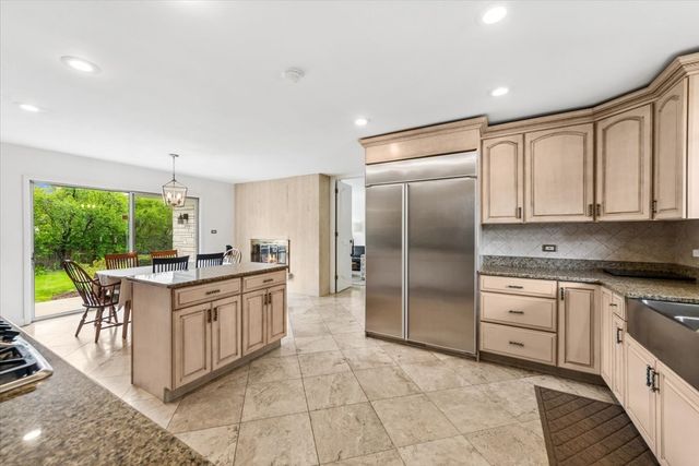 14 Winfield Circle, Northfield, IL 60093