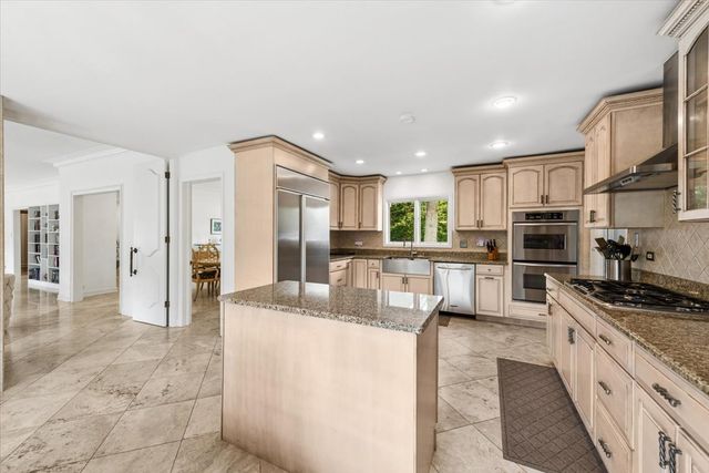 14 Winfield Circle, Northfield, IL 60093