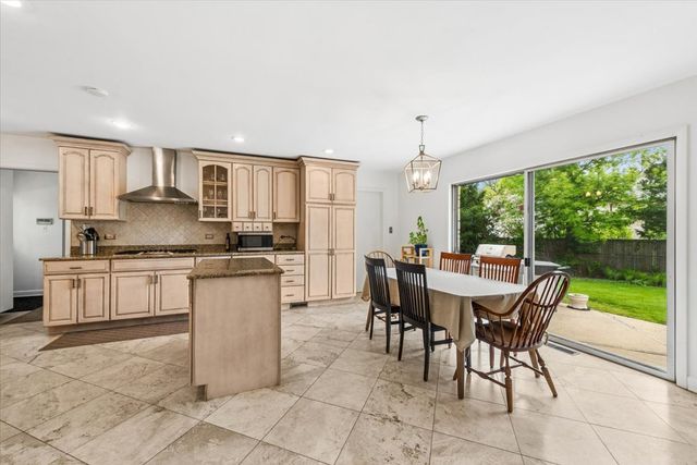 14 Winfield Circle, Northfield, IL 60093