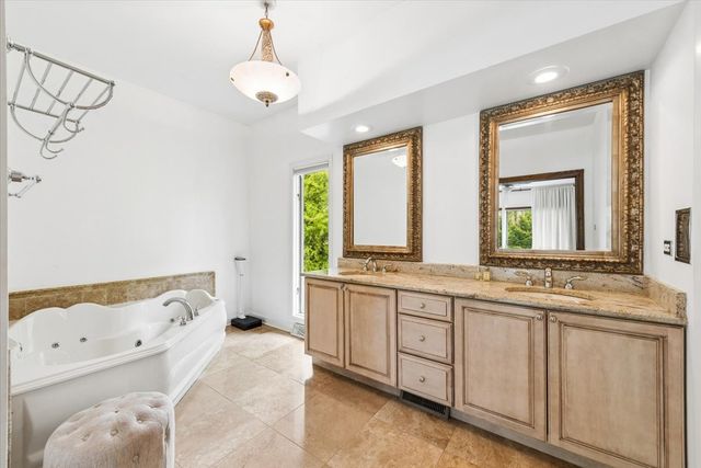 14 Winfield Circle, Northfield, IL 60093