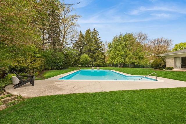 14 Winfield Circle, Northfield, IL 60093